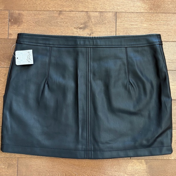 NWT Free People Maja Mod Faux Vegan Leather Mini Skirt Zip Front 8 - Picture 5 of 6